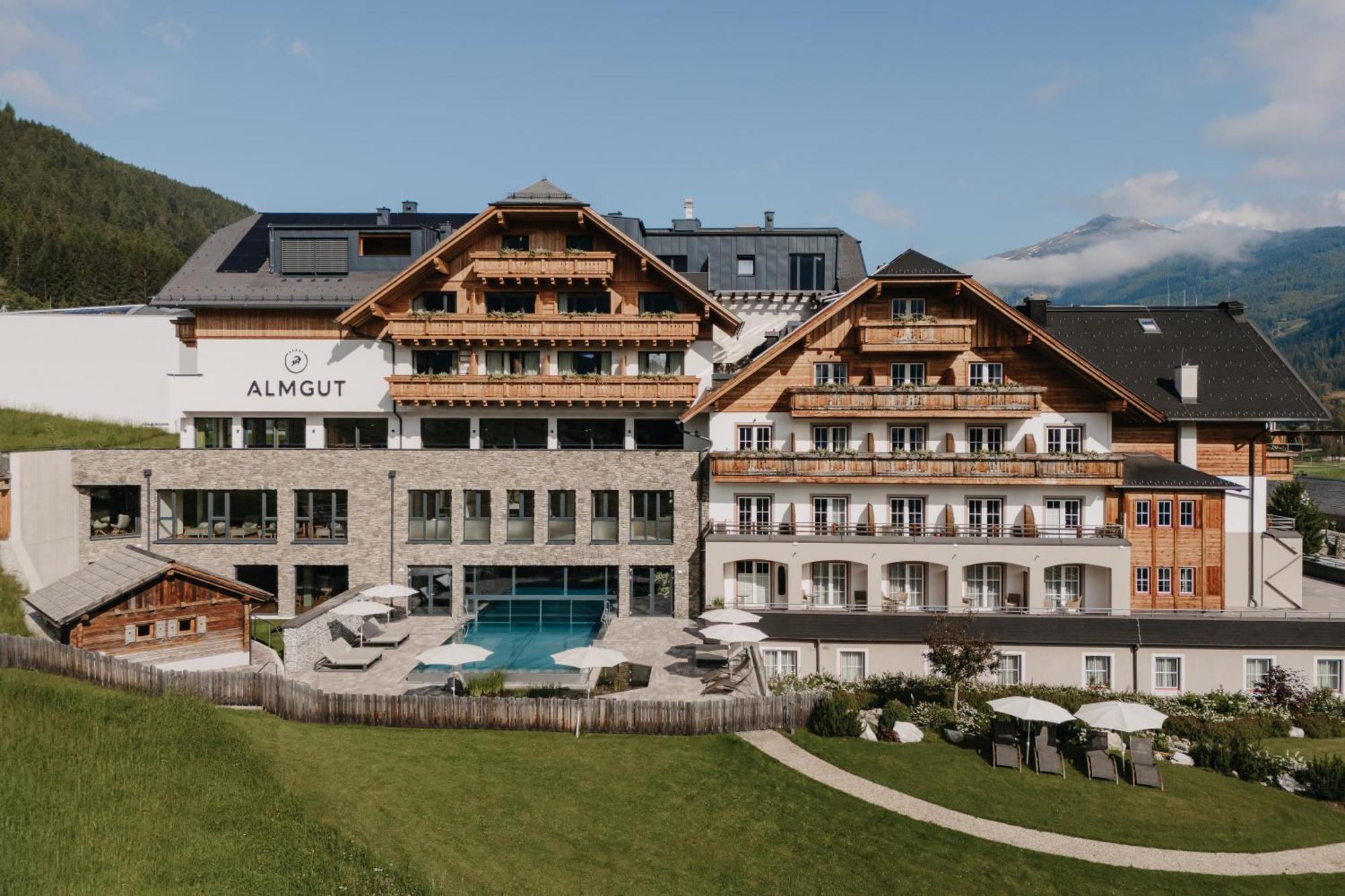 Almgut - Mountain Wellness Hotel Sankt Margarethen im Lungau Exterior photo